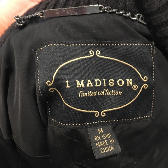 Black Puffer jacket with Hood - Picture 4 of 4